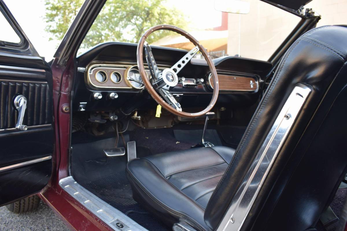 Ford-Mustang-convertible-1965-11