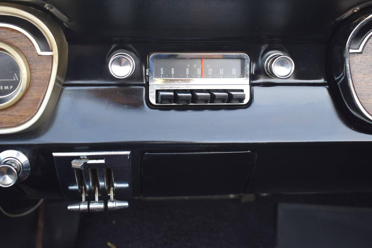 Ford-Mustang-convertible-1965-19