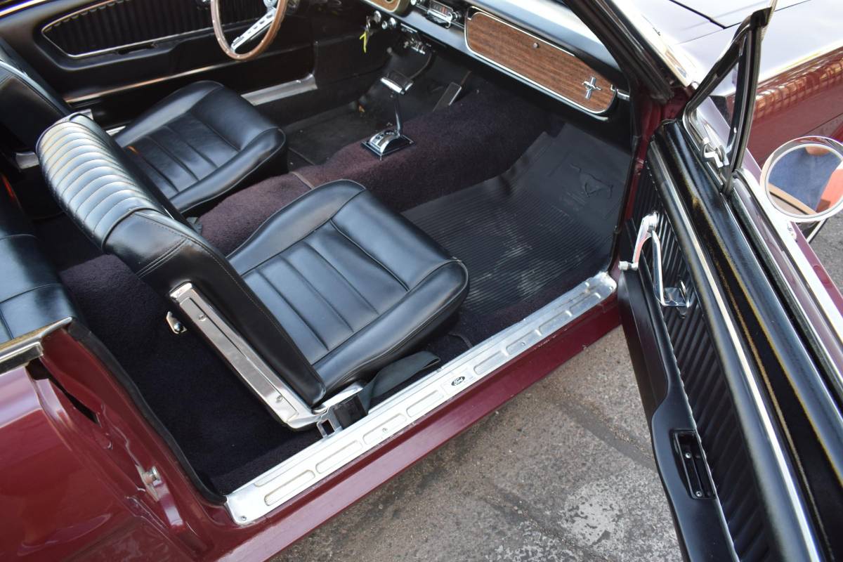 Ford-Mustang-convertible-1965-21