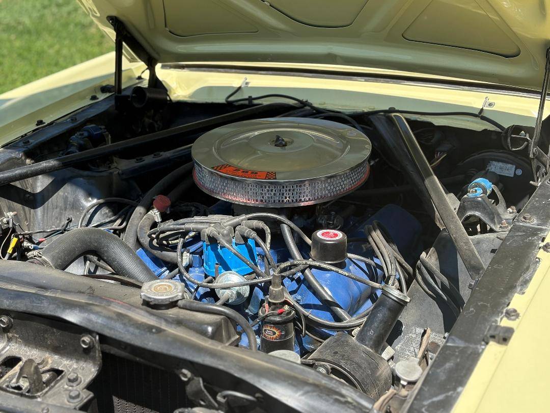 Ford-Mustang-convertible-1966-yellow-10