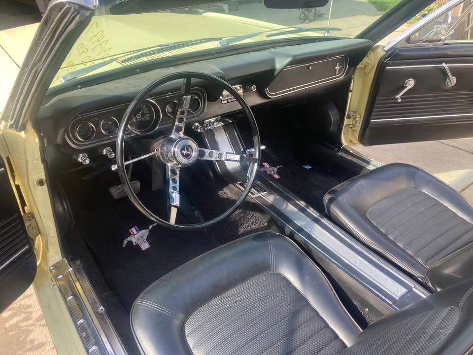 Ford-Mustang-convertible-1966-yellow-16