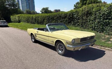 Ford-Mustang-convertible-1966-yellow-17