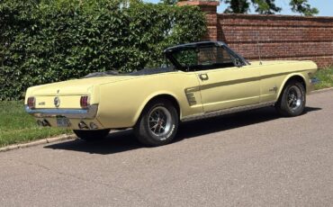 Ford-Mustang-convertible-1966-yellow-2