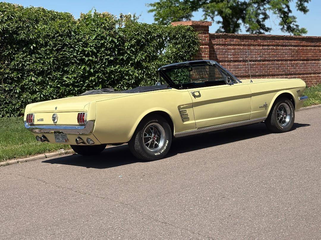 Ford-Mustang-convertible-1966-yellow-2