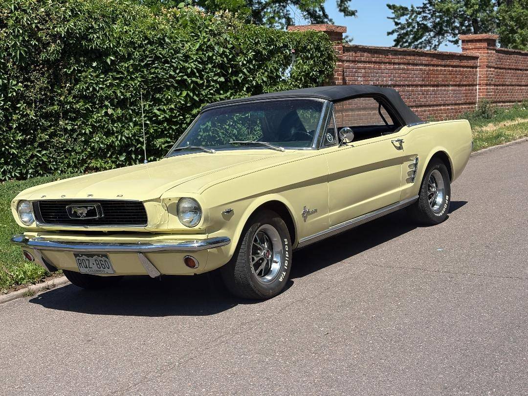 Ford-Mustang-convertible-1966-yellow-5