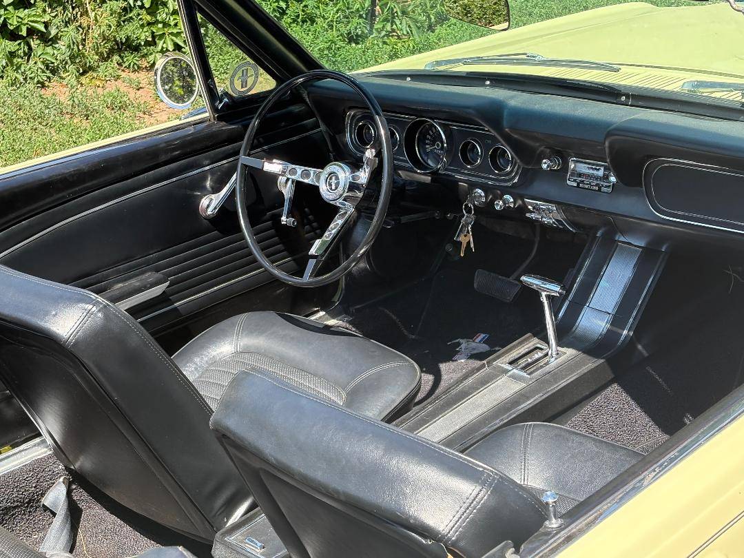 Ford-Mustang-convertible-1966-yellow-7