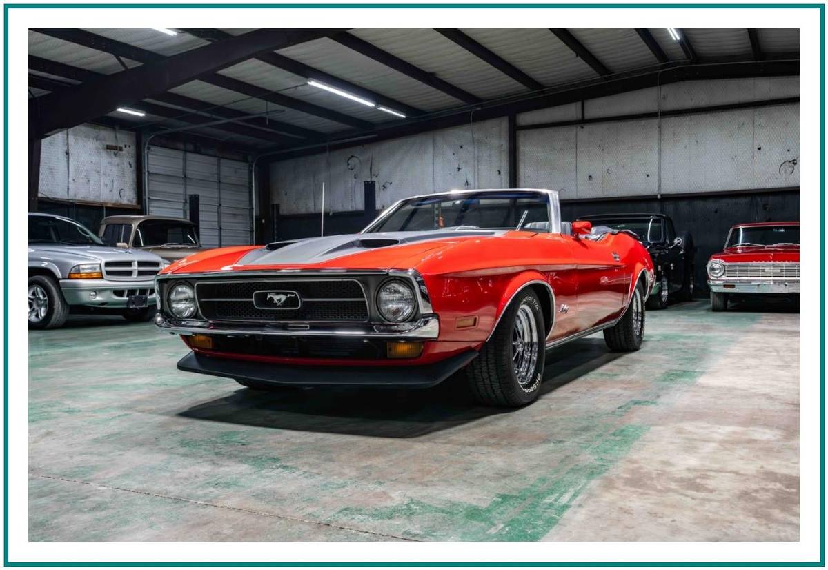Ford Mustang convertible  1972 red
