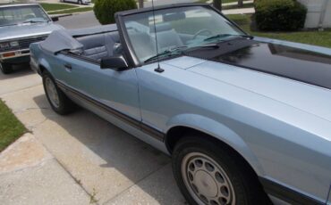 Ford-Mustang-convertible-1983-blue-1