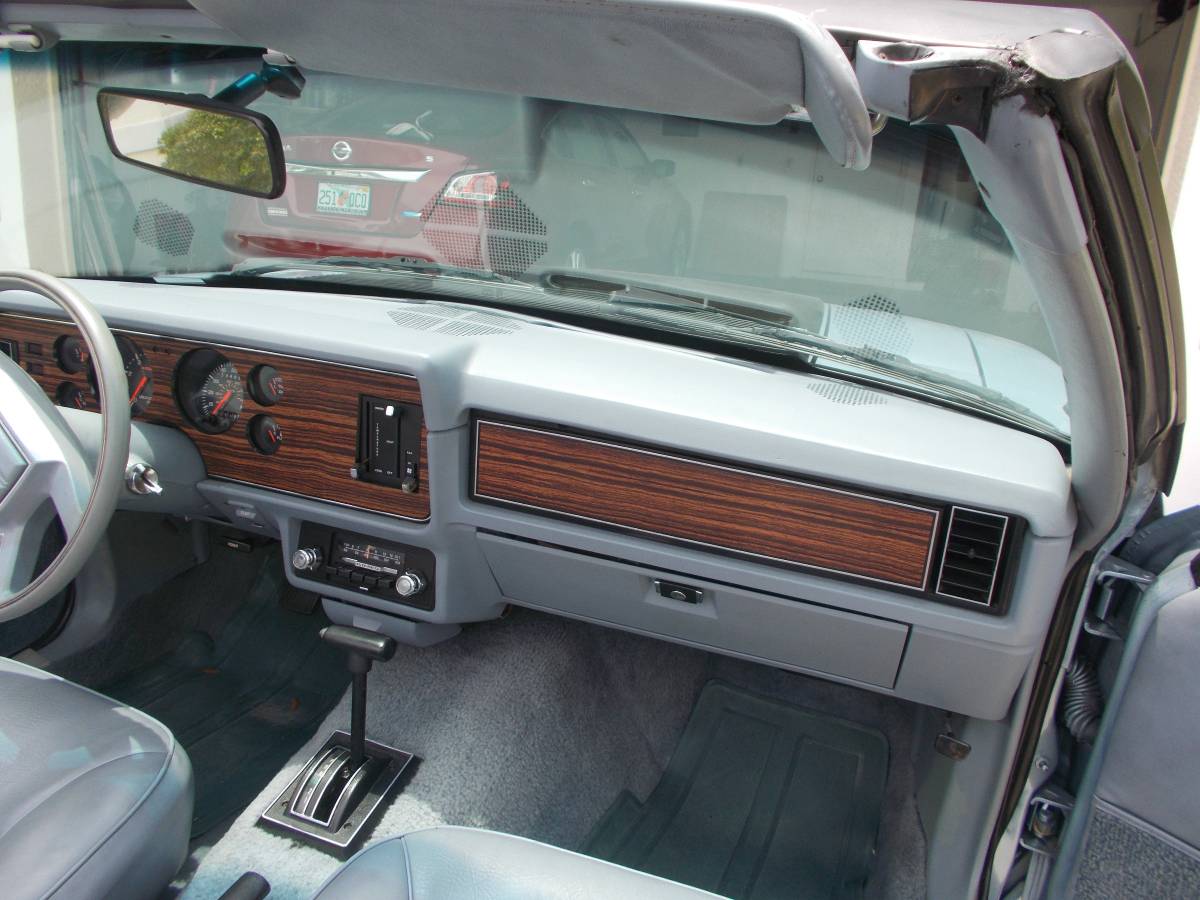 Ford-Mustang-convertible-1983-blue-10