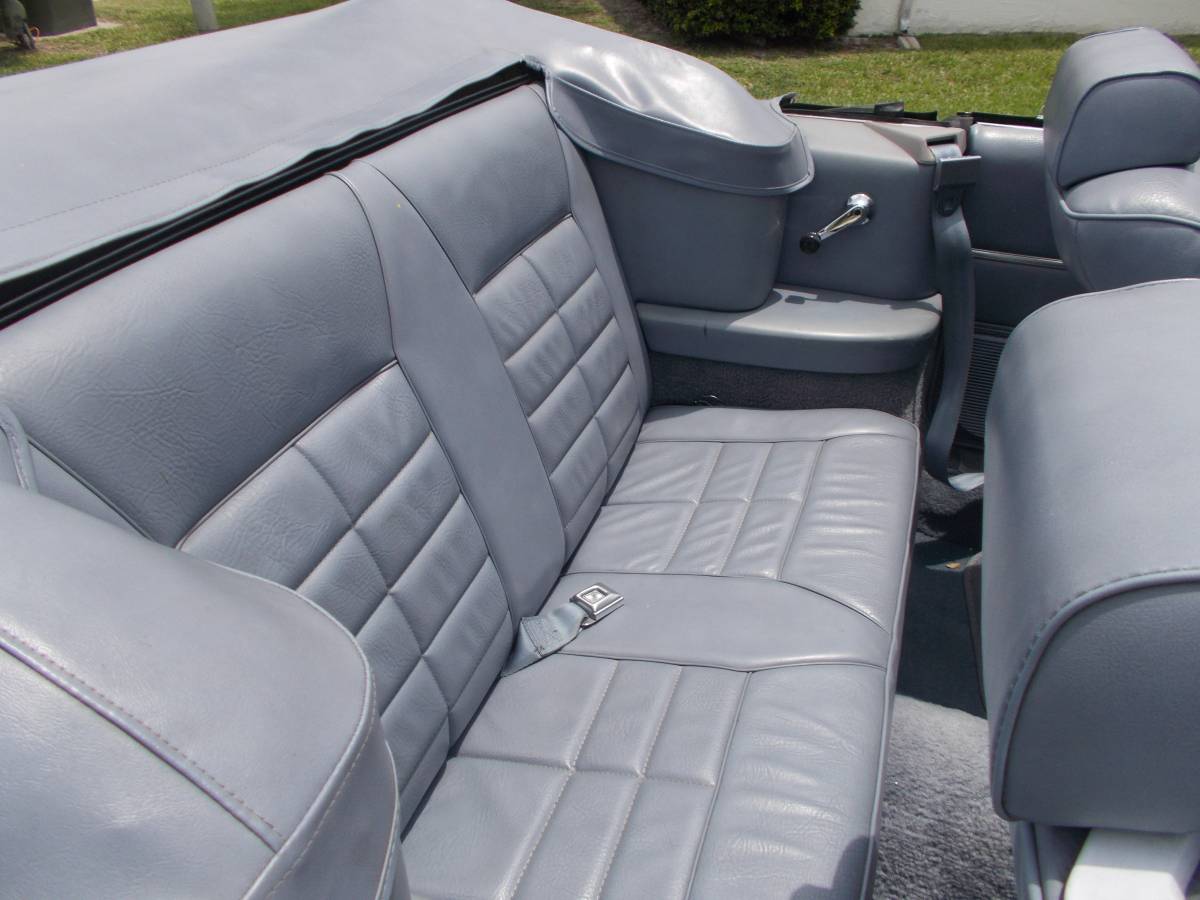 Ford-Mustang-convertible-1983-blue-11