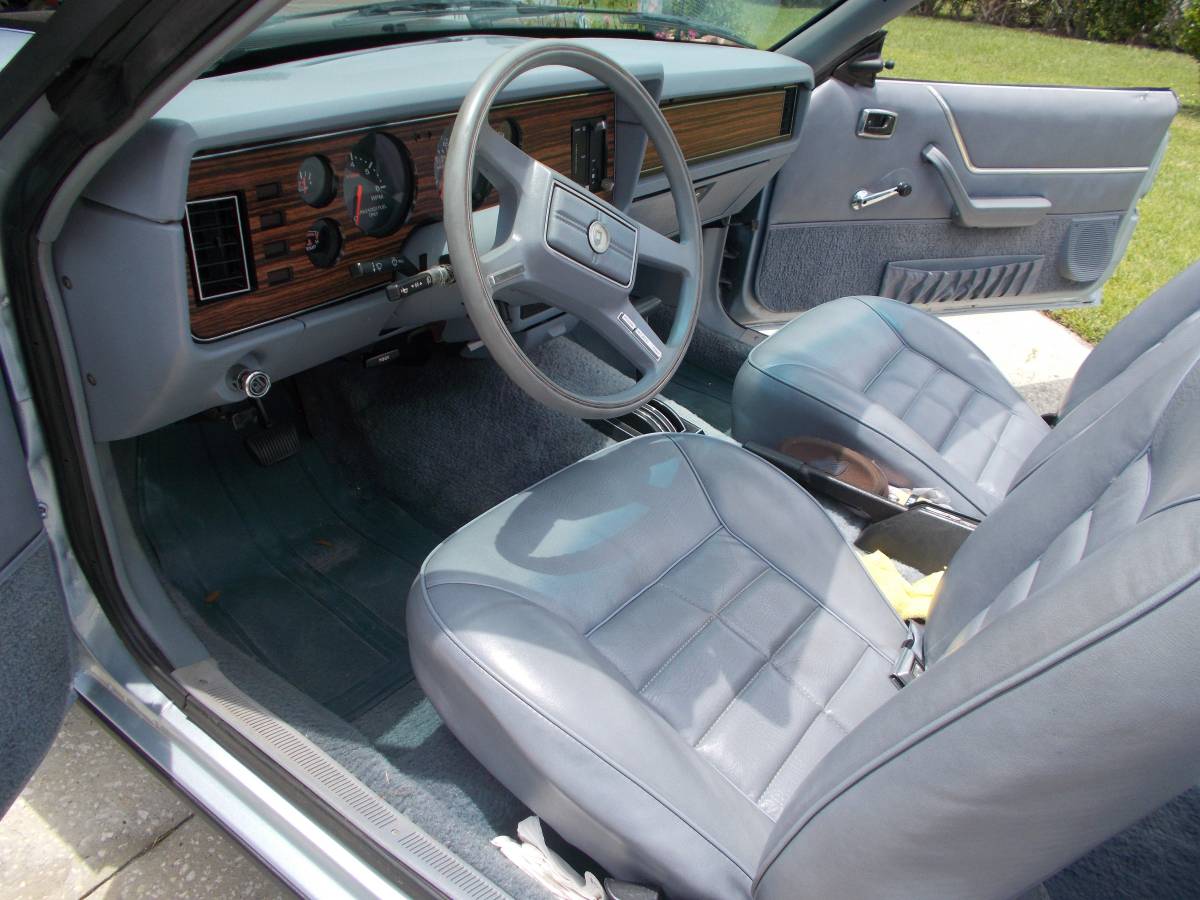 Ford-Mustang-convertible-1983-blue-12