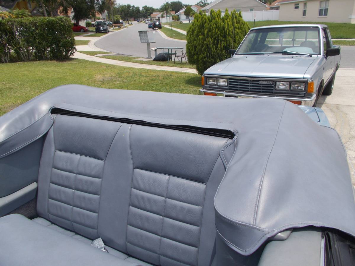 Ford-Mustang-convertible-1983-blue-13