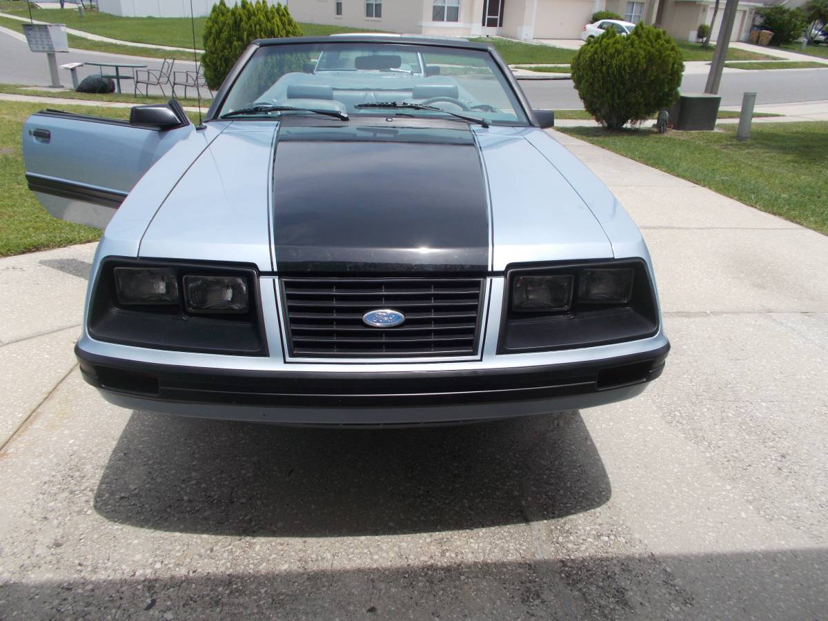 Ford-Mustang-convertible-1983-blue-14