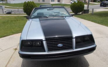 Ford-Mustang-convertible-1983-blue