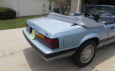 Ford-Mustang-convertible-1983-blue-4