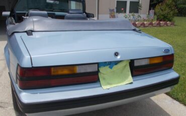 Ford-Mustang-convertible-1983-blue-5