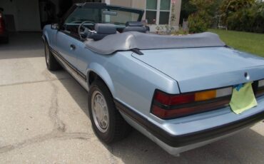 Ford-Mustang-convertible-1983-blue-6