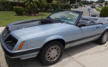 Ford-Mustang-convertible-1983-blue-8