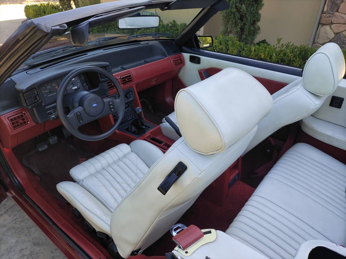 Ford-Mustang-convertible-1987-red-12