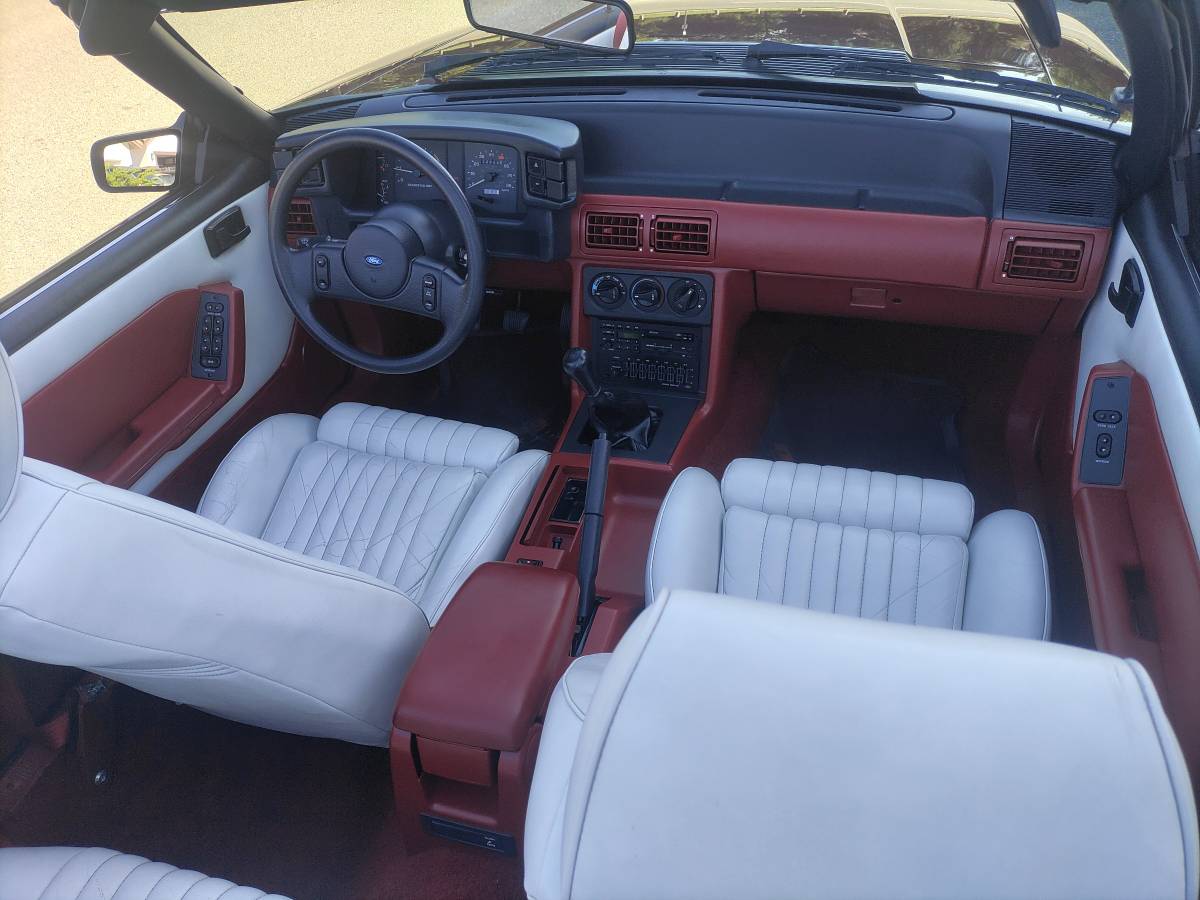 Ford-Mustang-convertible-1987-red-15