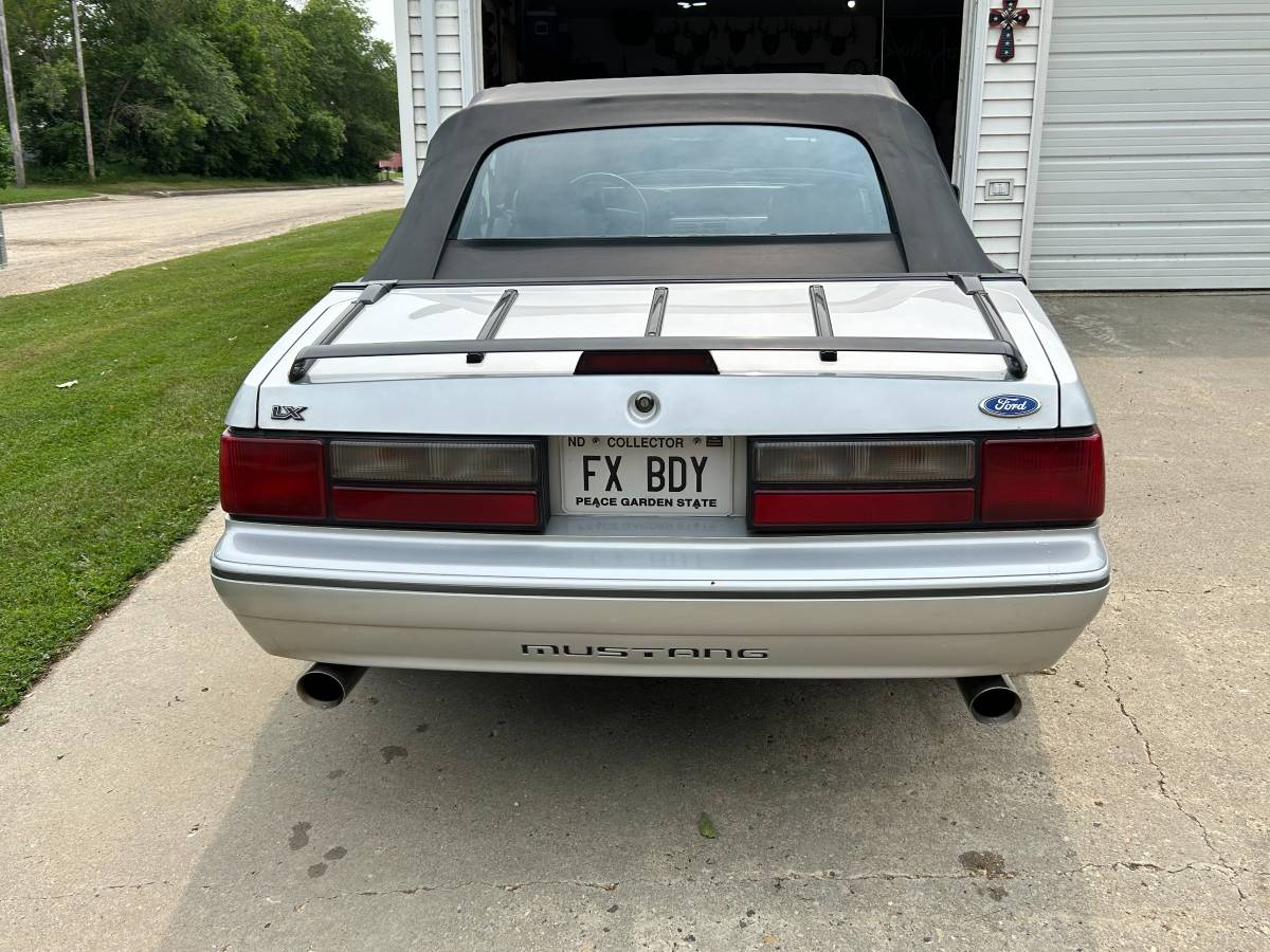 Ford Mustang convertible  1993 silver