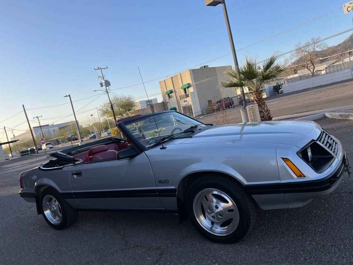 Ford-Mustang-glx-1983-silver-23