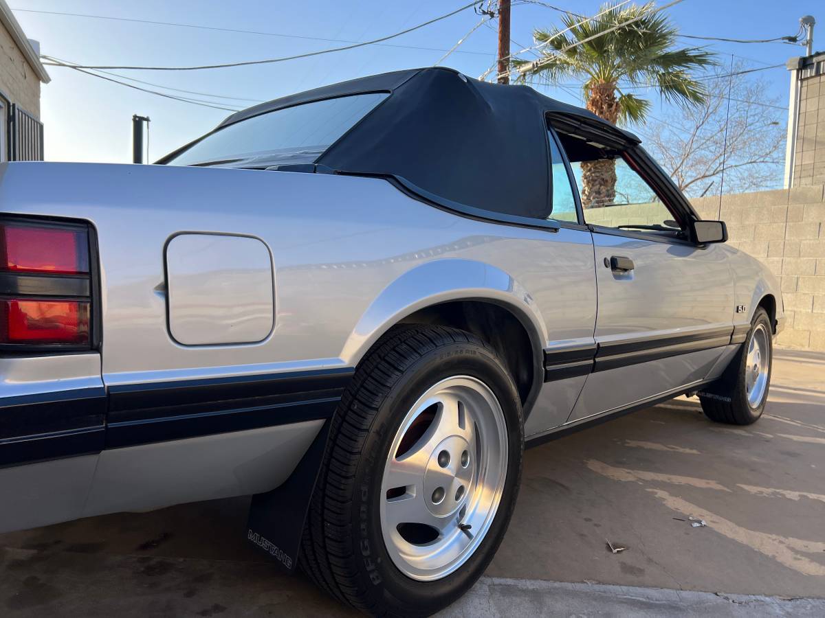 Ford-Mustang-glx-1983-silver-6