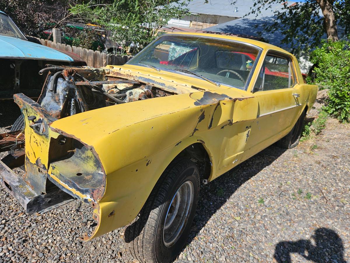 Ford Mustang gt  1965 yellow