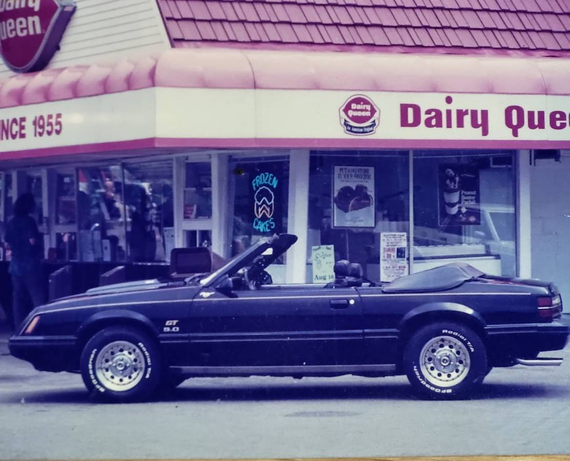 Ford-Mustang-gt-1983-black-1