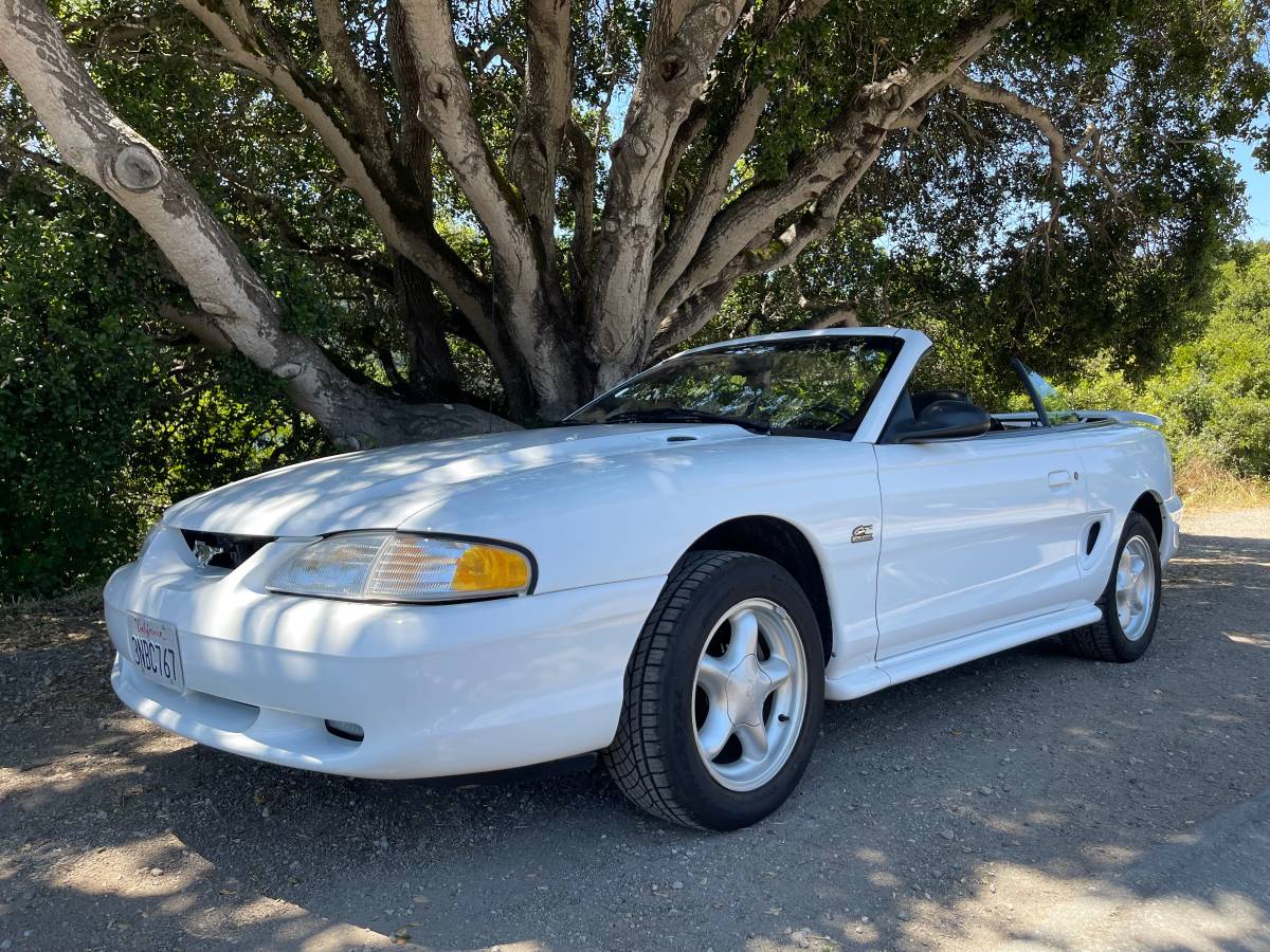 Ford-Mustang-gt-convertible-1995-white-2