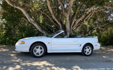 Ford-Mustang-gt-convertible-1995-white