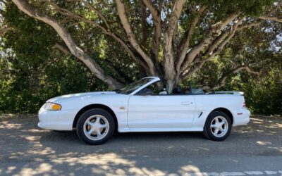 Ford Mustang gt convertible  1995 white