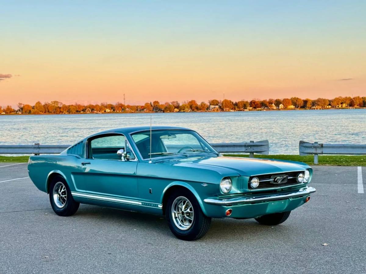 Ford-Mustang-gt-fastback-1966-1