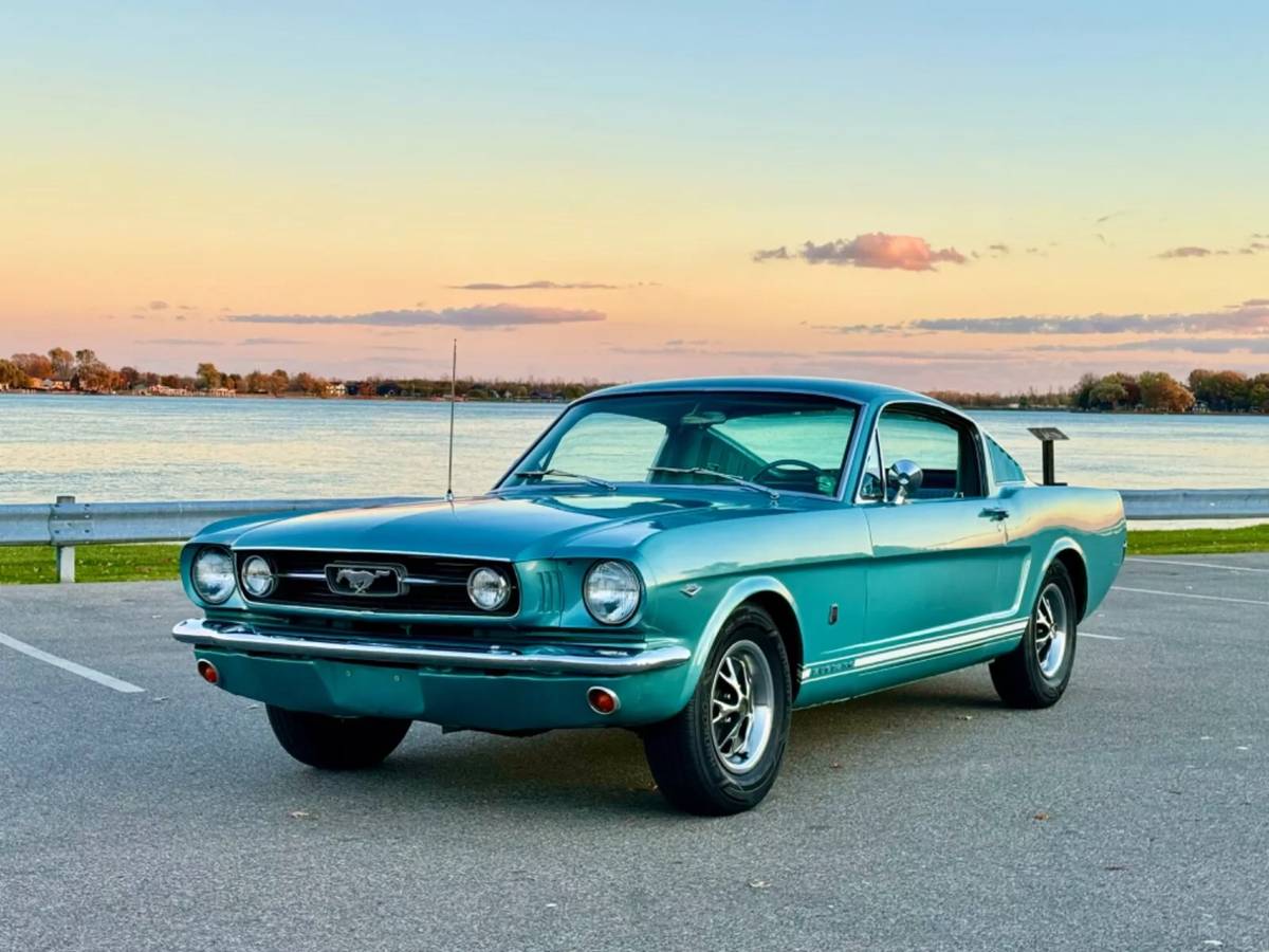 Ford-Mustang-gt-fastback-1966-4