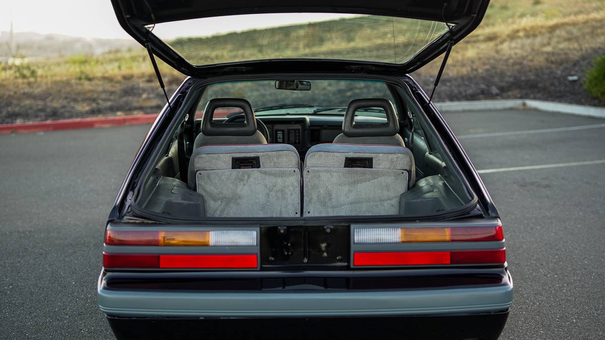 Ford-Mustang-saleen-1986-black-18