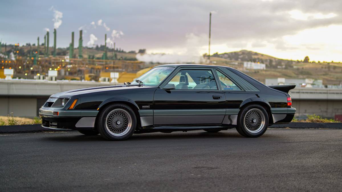 Ford Mustang saleen  1986 black