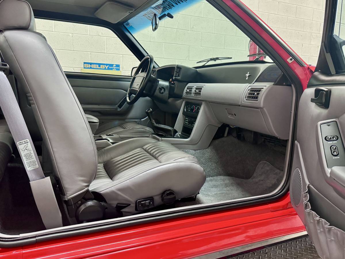 Ford-Mustang-svt-cobra-1993-13
