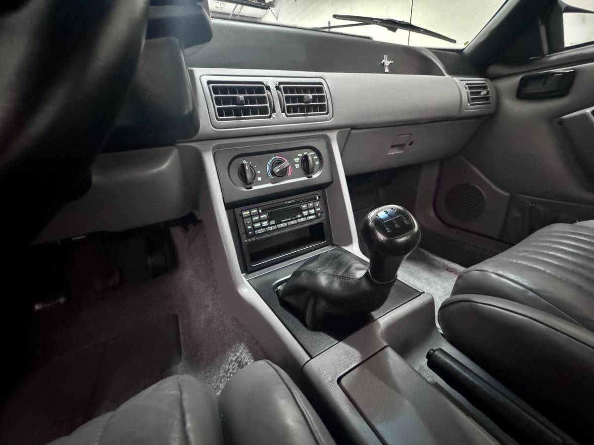 Ford-Mustang-svt-cobra-1993-2