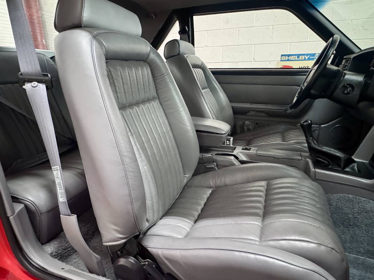 Ford-Mustang-svt-cobra-1993-3