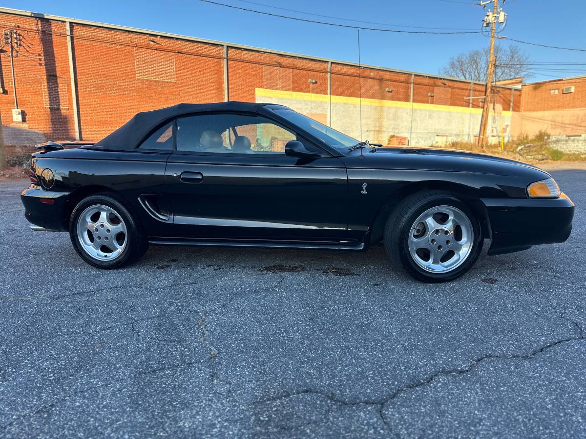 Ford-Mustang-svt-cobra-1995-black-1