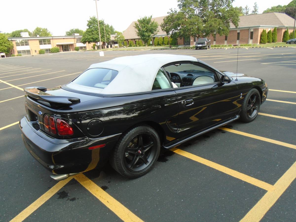 Ford-Mustang-svt-cobra-1995-black-1
