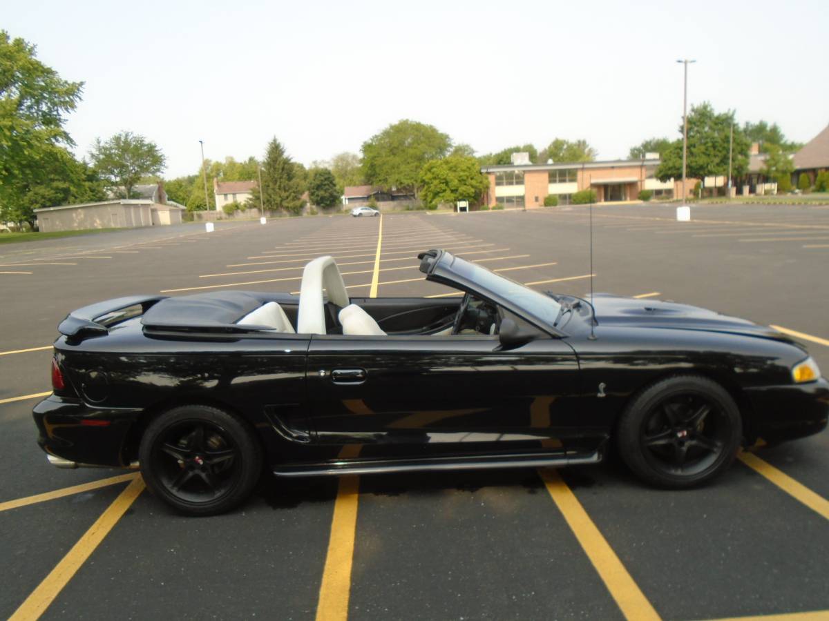 Ford-Mustang-svt-cobra-1995-black-16
