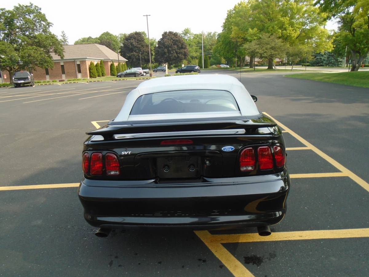 Ford-Mustang-svt-cobra-1995-black-2