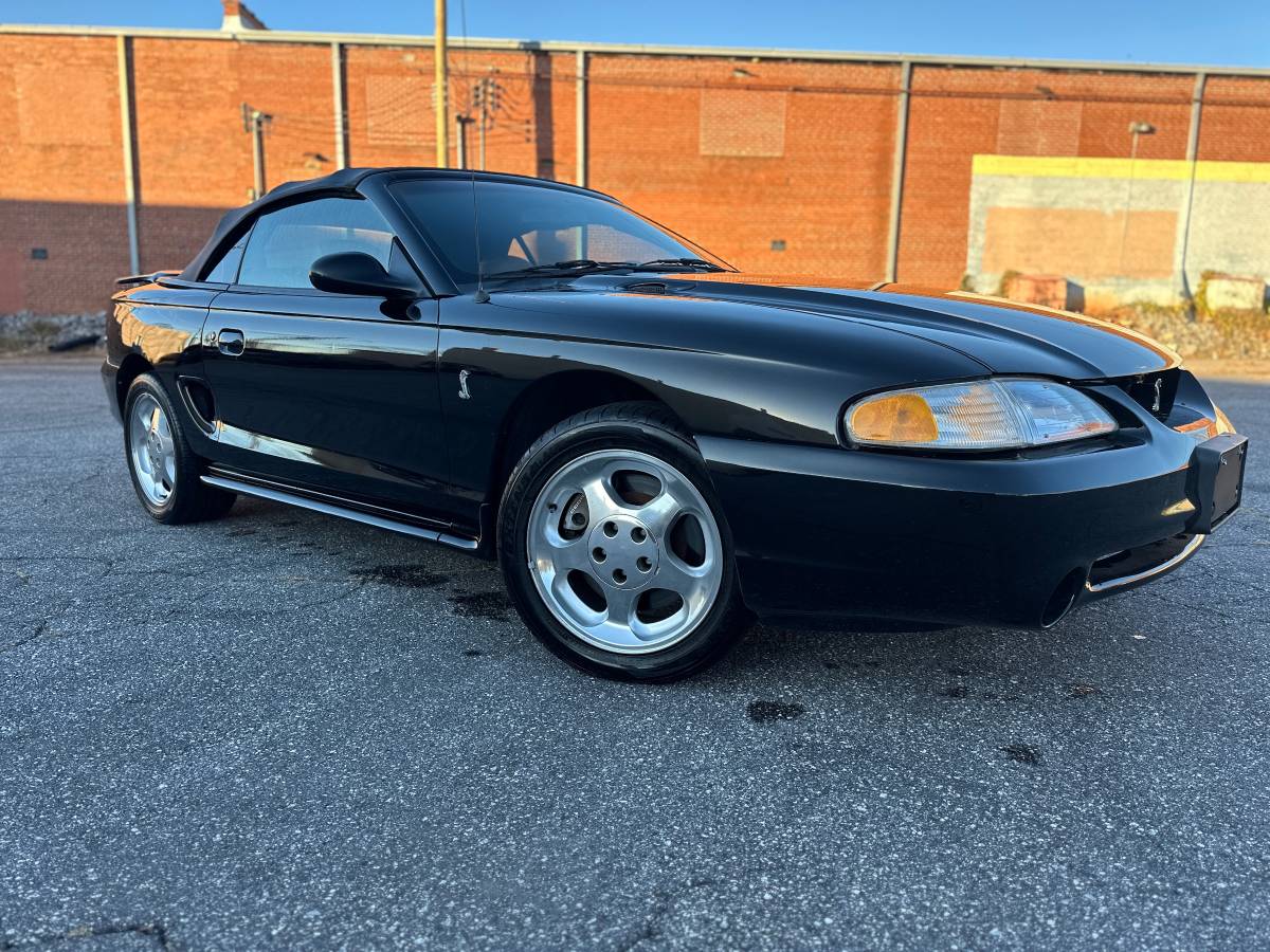 Ford-Mustang-svt-cobra-1995-black