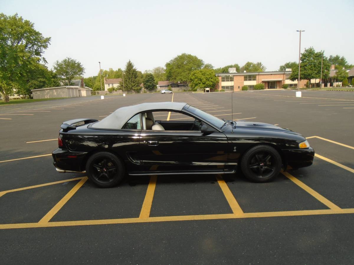Ford Mustang svt cobra  1995 black