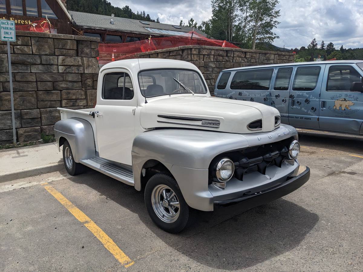 Ford-Pickup-1951-2