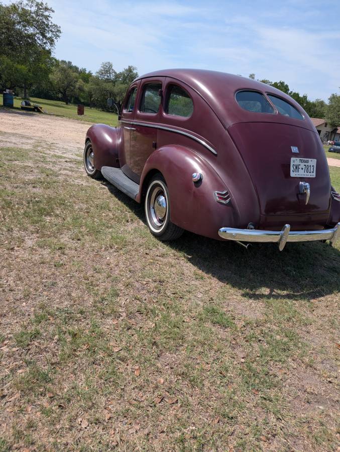 Ford-Sedan-1940-2