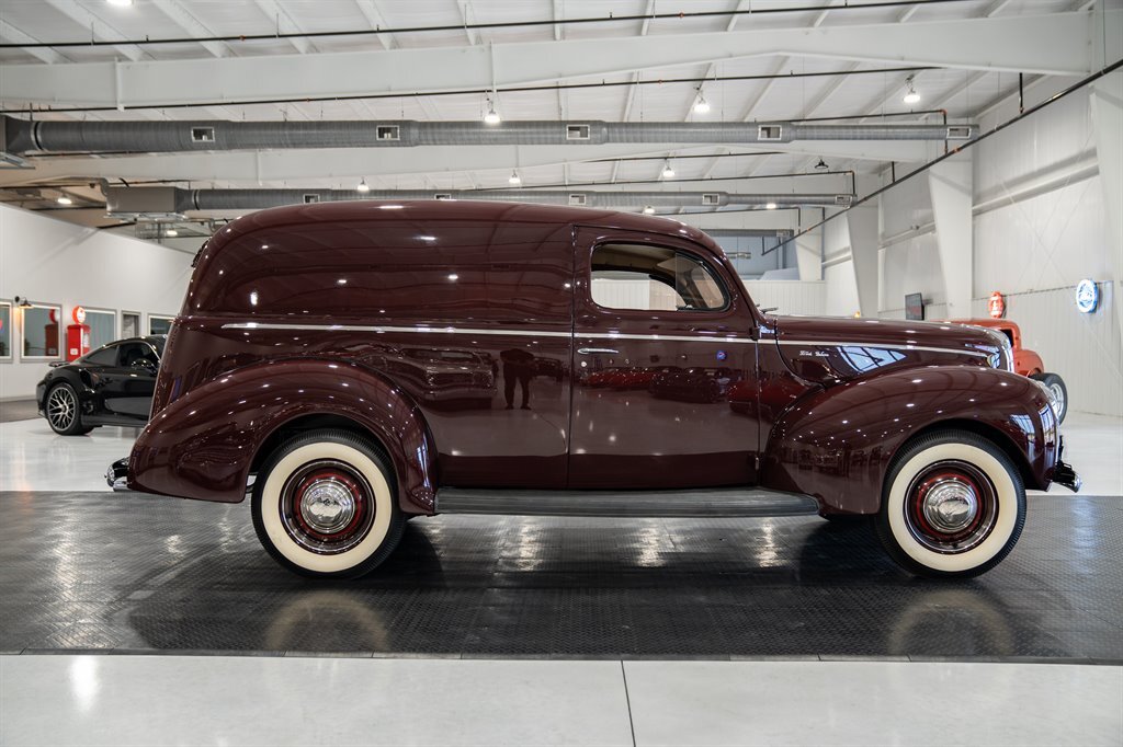 Ford-Sedan-Delivery-1941-Deluxe-10