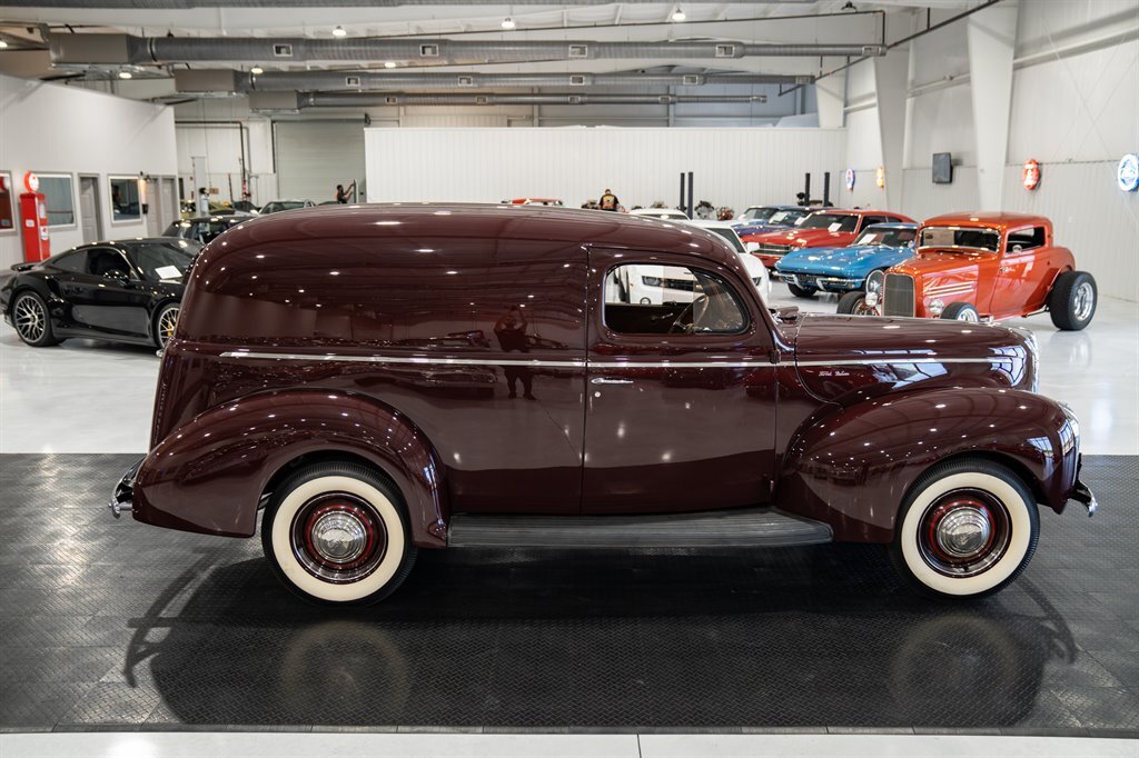 Ford-Sedan-Delivery-1941-Deluxe-11
