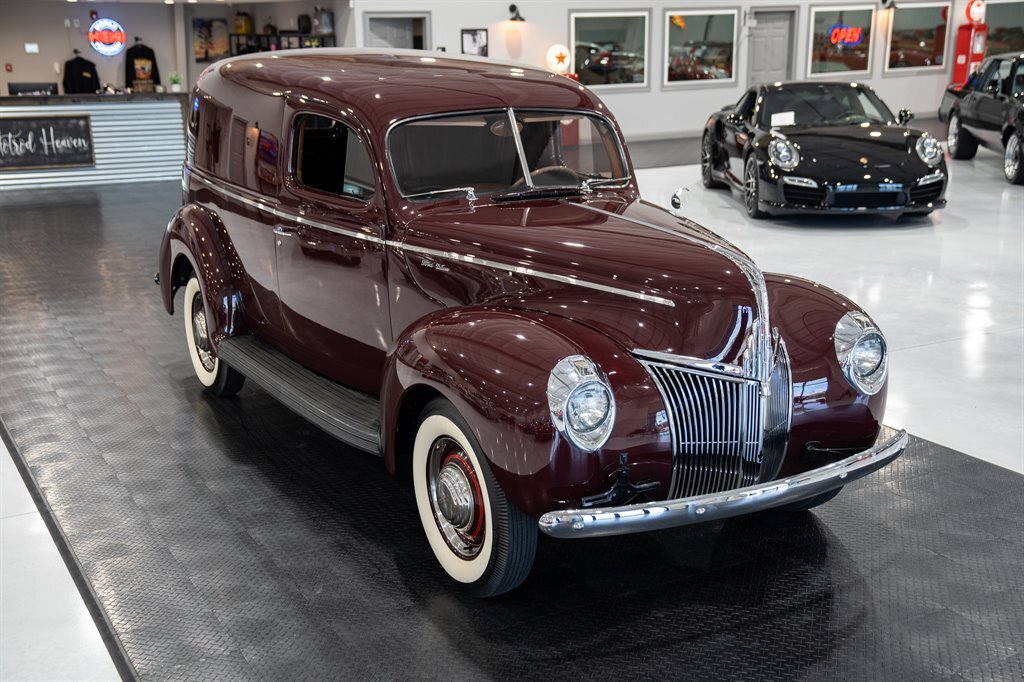 Ford-Sedan-Delivery-1941-Deluxe-13